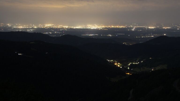 Dieses Bild zeigt eine Webcam-Aufnahme vom Achertal, aufgenommen am Montag, den 14.07.2025 um 02:50 Uhr. Die Temperatur betrug 16.4°C.