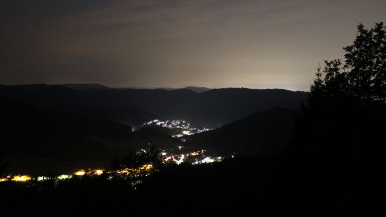 Dieses Bild zeigt eine Webcam-Aufnahme vom Achertal, aufgenommen am Donnerstag, den 16.07.2026 um 03:10 Uhr. Die Temperatur betrug 18.9°C.