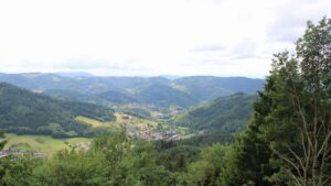 Dieses Bild zeigt eine Webcam-Aufnahme vom Achertal, aufgenommen am Dienstag, den 09.06.2026 um 14:30 Uhr. Die Temperatur betrug 13.9°C.