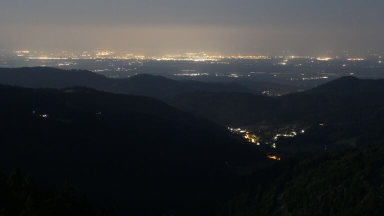 Dieses Bild zeigt eine Webcam-Aufnahme vom Achertal, aufgenommen am Donnerstag, den 12.06.2025 um 02:50 Uhr. Die Temperatur betrug 12.8°C.