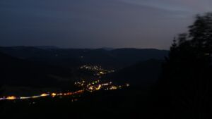 Dieses Bild zeigt eine Webcam-Aufnahme vom Achertal, aufgenommen am Dienstag, den 14.07.2026 um 22:30 Uhr. Die Temperatur betrug 23.4°C.