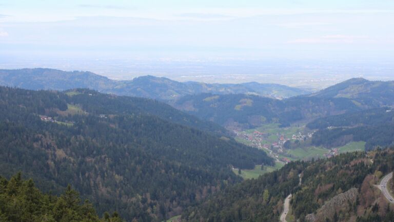 Dieses Bild zeigt eine Webcam-Aufnahme vom Achertal, aufgenommen am Donnerstag, den 16.04.2026 um 10:50 Uhr. Die Temperatur betrug 10.4°C.