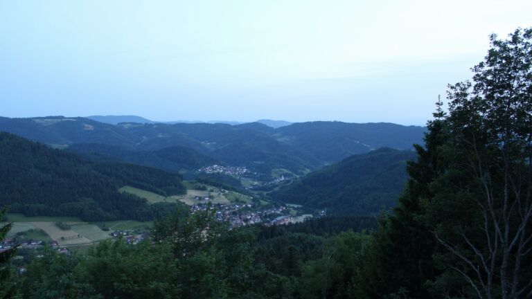 Dieses Bild zeigt eine Webcam-Aufnahme vom Achertal, aufgenommen am Freitag, den 29.05.2026 um 21:40 Uhr. Die Temperatur betrug 22.6°C.