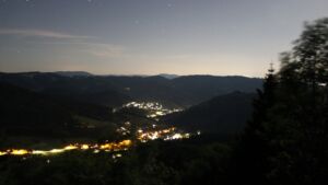 Dieses Bild zeigt eine Webcam-Aufnahme vom Achertal, aufgenommen am Sonntag, den 24.05.2026 um 00:30 Uhr. Die Temperatur betrug 20.7°C.