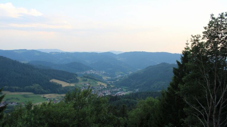Dieses Bild zeigt eine Webcam-Aufnahme vom Achertal, aufgenommen am Freitag, den 26.06.2026 um 20:40 Uhr. Die Temperatur betrug 30.9°C.