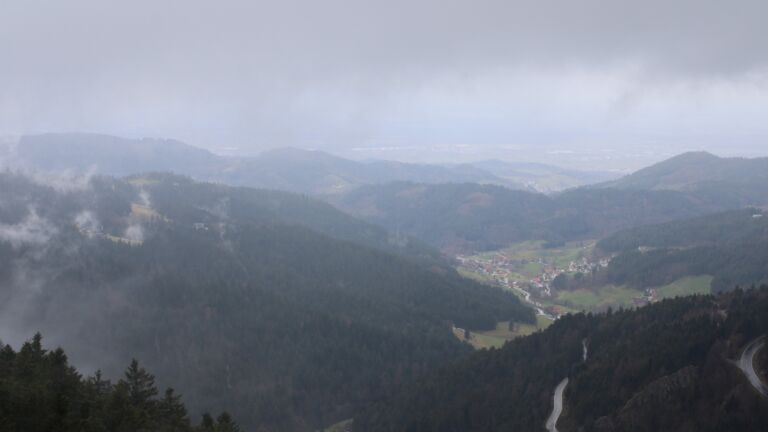 Dieses Bild zeigt eine Webcam-Aufnahme vom Achertal, aufgenommen am Mittwoch, den 11.03.2026 um 11:50 Uhr. Die Temperatur betrug 5.1°C.