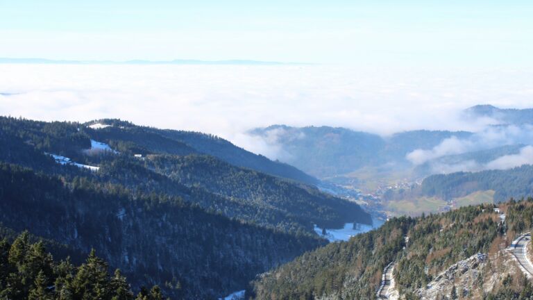 Dieses Bild zeigt eine Webcam-Aufnahme vom Achertal, aufgenommen am Samstag, den 22.11.2025 um 12:40 Uhr. Die Temperatur betrug -1.9°C.