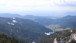 Dieses Bild zeigt eine Webcam-Aufnahme vom Achertal, aufgenommen am Mittwoch, den 01.04.2026 um 16:50 Uhr. Die Temperatur betrug 2.6°C.