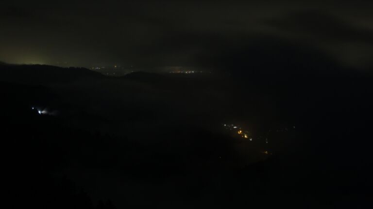 Dieses Bild zeigt eine Webcam-Aufnahme vom Achertal, aufgenommen am Montag, den 16.06.2025 um 02:50 Uhr. Die Temperatur betrug 9.9°C.