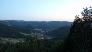 Dieses Bild zeigt eine Webcam-Aufnahme vom Achertal, aufgenommen am Donnerstag, den 06.08.2026 um 21:30 Uhr. Die Temperatur betrug 19.3°C.