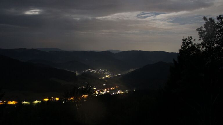 Dieses Bild zeigt eine Webcam-Aufnahme vom Achertal, aufgenommen am Samstag, den 01.08.2026 um 04:30 Uhr. Die Temperatur betrug 17°C.