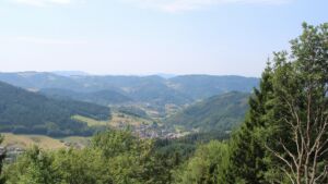 Dieses Bild zeigt eine Webcam-Aufnahme vom Achertal, aufgenommen am Montag, den 03.08.2026 um 12:50 Uhr. Die Temperatur betrug 32°C.