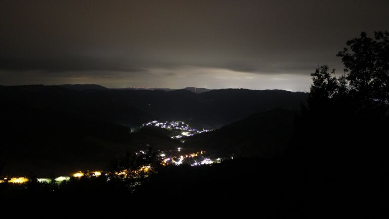 Dieses Bild zeigt eine Webcam-Aufnahme vom Achertal, aufgenommen am Mittwoch, den 19.08.2026 um 02:00 Uhr. Die Temperatur betrug 16.2°C.