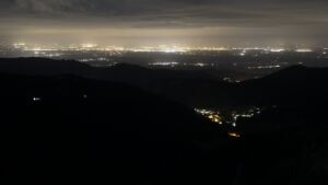 Dieses Bild zeigt eine Webcam-Aufnahme vom Achertal, aufgenommen am Montag, den 06.04.2026 um 03:30 Uhr. Die Temperatur betrug 4.7°C.