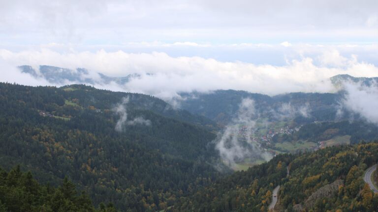 Dieses Bild zeigt eine Webcam-Aufnahme vom Achertal, aufgenommen am Donnerstag, den 09.10.2025 um 11:10 Uhr. Die Temperatur betrug 8.2°C.