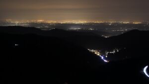 Dieses Bild zeigt eine Webcam-Aufnahme vom Achertal, aufgenommen am Samstag, den 07.03.2026 um 22:30 Uhr. Die Temperatur betrug 8.4°C.