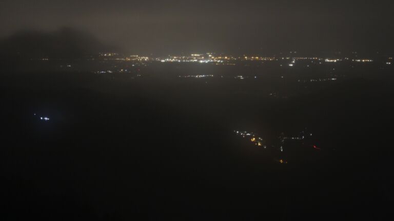 Dieses Bild zeigt eine Webcam-Aufnahme vom Achertal, aufgenommen am Sonntag, den 02.11.2025 um 02:00 Uhr. Die Temperatur betrug 5.8°C.