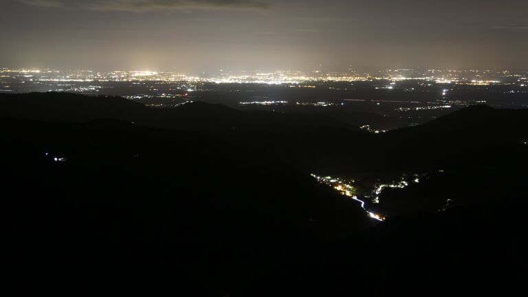 Dieses Bild zeigt eine Webcam-Aufnahme vom Achertal, aufgenommen am Dienstag, den 16.09.2025 um 22:30 Uhr. Die Temperatur betrug 8.2°C.