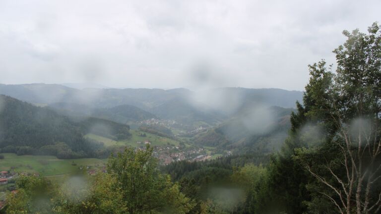 Dieses Bild zeigt eine Webcam-Aufnahme vom Achertal, aufgenommen am Freitag, den 09.10.2026 um 15:50 Uhr. Die Temperatur betrug 7.9°C.
