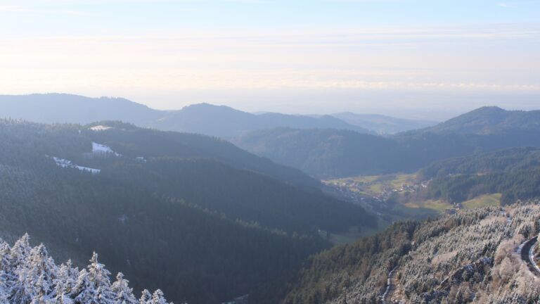 Dieses Bild zeigt eine Webcam-Aufnahme vom Achertal, aufgenommen am Donnerstag, den 27.11.2025 um 14:50 Uhr. Die Temperatur betrug -0.6°C.